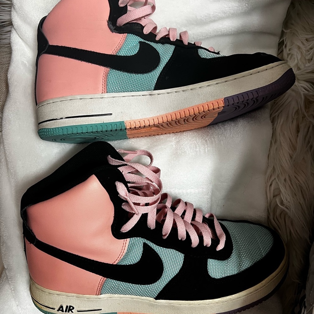 Men's Nike Air Force 1 High Pastel Size 10
Pink Mult-Color - Picture 9 of 10